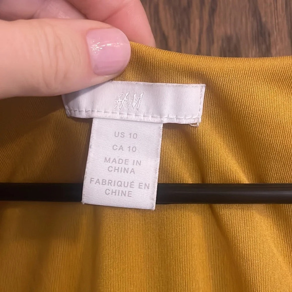 Yellow Pleated Flowy Dress L - Picture 2 of 4